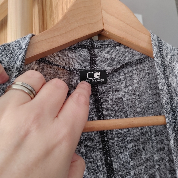 Cable and Gauge lightweight vest - Picture 2 of 5